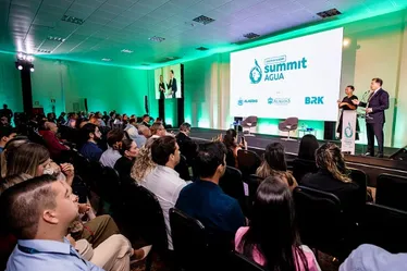 
			
				Diretor Executivo da OAM, Luís Amorim abre o Summit Água destacando a importância de debater o tema
			
			