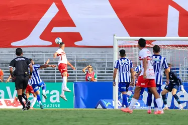 

				Em jogo com 5 gols, CSA bate o CRB no Rei Pelé, no 1º Clássico das Multidões do ano: 3x2

			