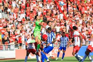 

				Em jogo com 5 gols, CSA bate o CRB no Rei Pelé, no 1º Clássico das Multidões do ano: 3x2

			