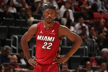 
				Fim da novela na NBA: Jimmy Butler é trocado e vai para o Golden State Warriors
			
			