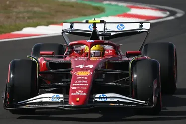 
				Hamilton responde a críticos após vitória em sprint da China: ‘Um passo de cada vez’
			
			