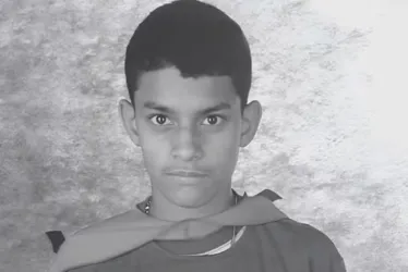 
			
				Jovem autista espancado a pauladas por homem em situação de rua morre
			
			