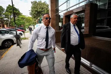 
			
				'Maradona morreu assim': promotor mostra foto de ex-jogador minutos após sua morte
			
			