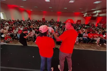 
			
				Medeiros reúne mais de mil militantes no lançamento de campanha do PT
			
			