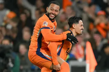 
			
				Memphis faz homenagem ao Corinthians em jogo entre Holanda e Espanha
			
			