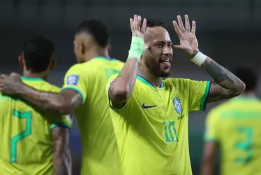 
			
				Neymar ‘cumpriu protocolo’ e Seleção quer ele na próxima Data Fifa
			
			