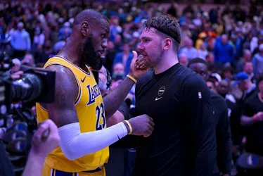 
			
				O gesto de nobre LeBron com Doncic que mudou até tradição da NBA
			
			