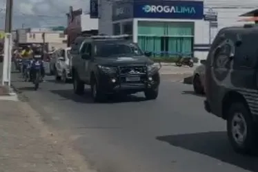 
			
				Vídeo: Ônibus da torcida do ASA saem de Arapiraca com escolta da Polícia Militar
			
			