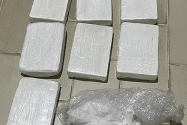 
			
				PC apreende mais de 6 kg de cocaína e prende traficante em Arapiraca
			
			