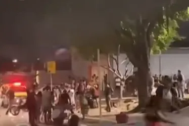 
			
				PM é atingido por garrafa na cabeça durante ocorrência em bloco de Carnaval em Maceió
			
			