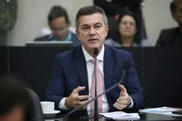 
			
				Ronaldo pode ganhar, no voto, comando de um dos maiores partidos de AL
			
			