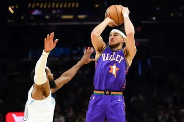 
			
				Segundo jornalista, Devin Booker pode reforçar outro time da NBA
			
			