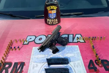 
			
				Suspeito de cometer homicídios em Maceió morre após troca de tiros com a PM
			
			