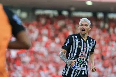 
			
				Tetracampeão!!! CRB bate o ASA de virada, no Rei Pelé, e fica com o título estadual: 2x1
			
			