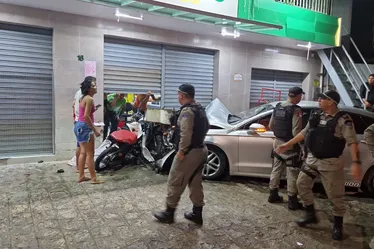 
			
				Vídeo mostra mulher sendo atropelada na calçada de supermercado na Santa Lúcia
			
			