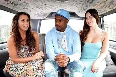 
			
				Youtuber diz viver trisal com a namorada e a sogra; entenda
			
			