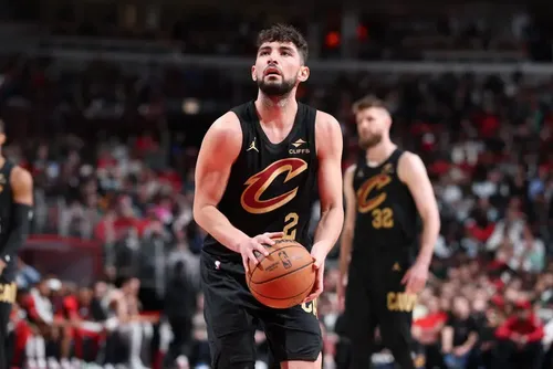 
				Astro do Cleveland Cavaliers faz crítica à arbitragem e recebe dura punição
			
			