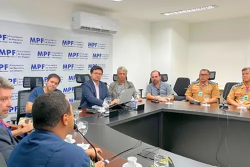 
				'BANHO DE LUA': MPF avalia suspensão total dos passeios às piscinas naturais em Maceió
			
			