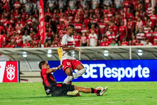 
				CRB empata com o Vitória em estreia na Copa do Nordeste: 2 a 2
			
			