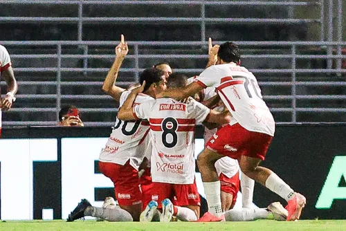
				CRB empata com o Vitória em estreia na Copa do Nordeste: 2 a 2
			
			