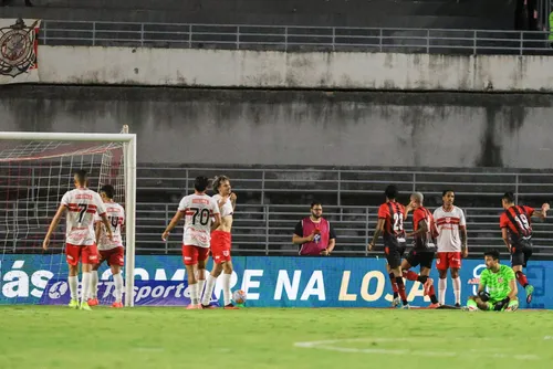 
				CRB empata com o Vitória em estreia na Copa do Nordeste: 2 a 2
			
			
