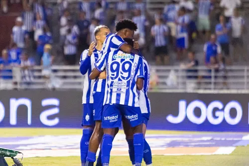 
				CSA goleia o Náutico e assume a liderança do Grupo B da Copa do Nordeste: 4 a 1
			
			