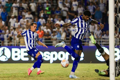 
				CSA goleia o Náutico e assume a liderança do Grupo B da Copa do Nordeste: 4 a 1
			
			