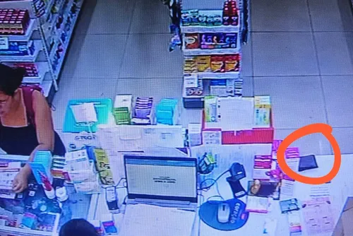 
				Câmeras flagram mulher furtando carteira em farmácia na Praça Centenário; veja!
			
			