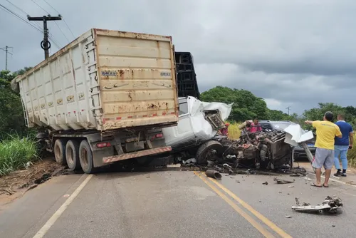 
				Colisão entre trio elétrico e caçamba deixa um morto na AL-105
			
			