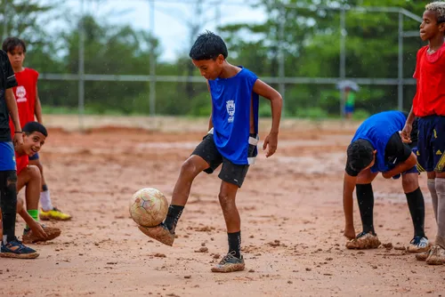 
				Conheça o Instituto Orla Lagunar, projeto que ajuda crianças por meio do futebol
			
			