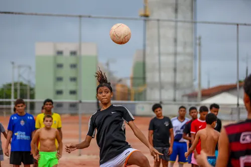 
				Conheça o Instituto Orla Lagunar, projeto que ajuda crianças por meio do futebol
			
			