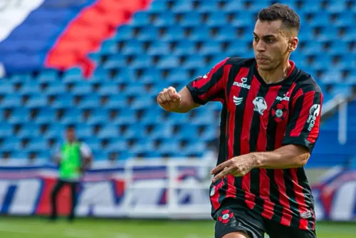 
				Danilinho é otimista e quer título azulino no Nordestão: 'Jogar com jogador bom é fácil'
			
			