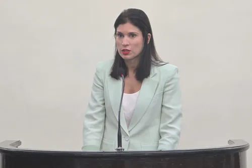 
				Deputada Carla Dantas homenageia Luiz Dantas e destaca legado na política alagoana
			
			