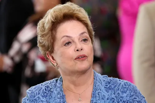 
				Dilma tem alta e retorna ao trabalho no banco do Brics, na China
			
			