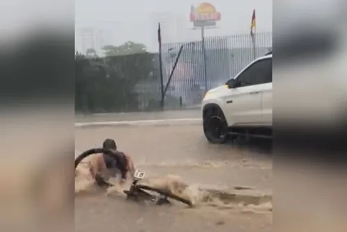 
				Durante tempestade, ciclista é arrastado por correnteza em Mangabeiras
			
			