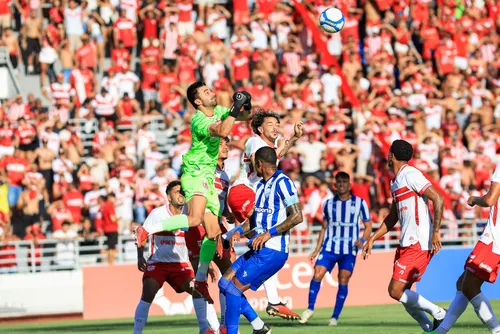 
				Em jogo com 5 gols, CSA bate o CRB no Rei Pelé, no 1º Clássico das Multidões do ano: 3x2
			
			