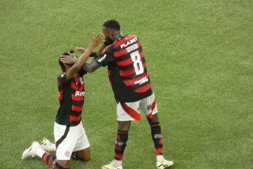 
				Em jogo pegado, Flamengo vence Vasco com gol de Bruno Henrique pela semifinal do Carioca
			
			