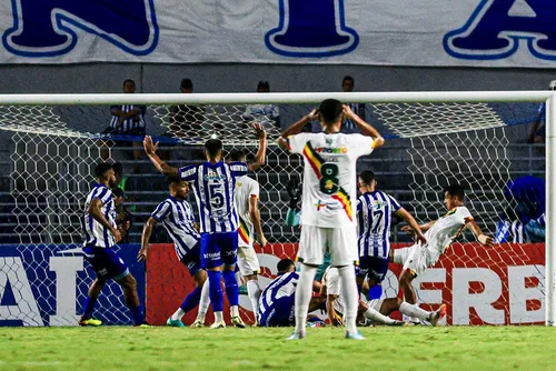 
				Em noite inspirada no Rei Pelé, CSA goleia o Sampaio Corrêa, pela Copa NE: 4x0
			
			