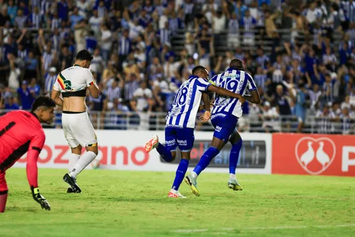 
				Em noite inspirada no Rei Pelé, CSA goleia o Sampaio Corrêa, pela Copa NE: 4x0
			
			