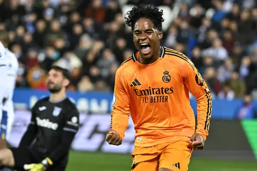 
				Endrick titular: saiba onde assistir ao Real na semi da Copa do Rei
			
			