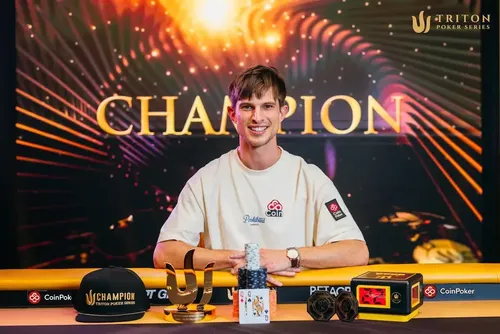 
				Ex-jogador desiste da carreira aos 21 anos e fica milionário com poker
			
			