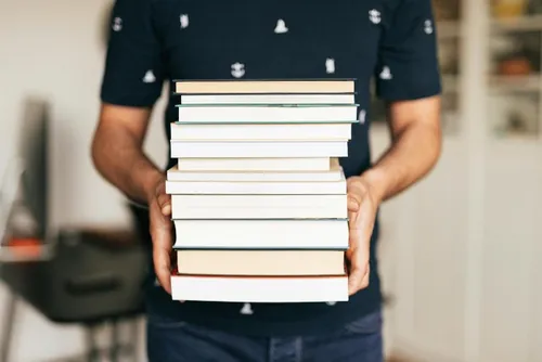 
				Fapeal e Edufal lançam edital para publicação de livros na Bienal 2025
			
			