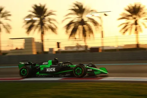 
				Gabriel Bortoleto veste pela primeira vez o macacão da Sauber; veja
			
			
