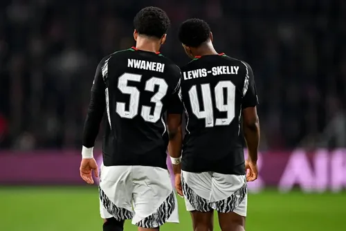 
				Goleada faz Arsenal quebrar cinco recordes na Champions League
			
			