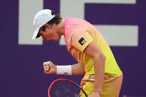 
				João Fonseca na final do ATP 250 de Buenos Aires: onde assistir e horário
			
			