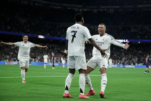 
				Jornal espanhol compara Mbappé e Vini Jr a trio BBC: ‘Amizade desnecessária’
			
			