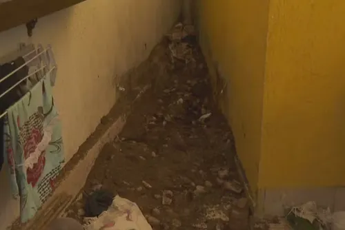 
				Jovem é morta e tem corpo concretado após cobrar dívida; 3 são presos
			
			