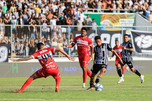 
				Louzer Ganha o “Oscar” do Futebol e o CRB Grita: “Ainda Estamos Aqui”
			
			