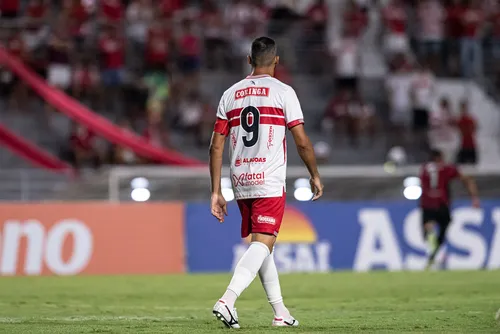 
				Louzer valoriza volume ofensivo, mas lamenta empate: 'Nos machuca muito'
			
			
