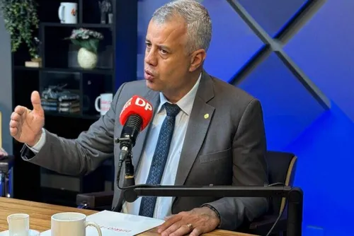 
				Lula atrai Ratinho Jr para ser vice do PT em 2026
			
			